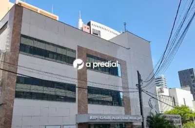 Sala no centro medico dra. nubia jaco, com banheiro social e estacionamento.