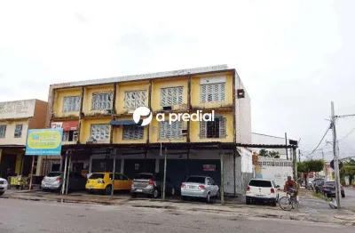 Loja com banheiro, a poucos metros da praca do carlito pamplona.