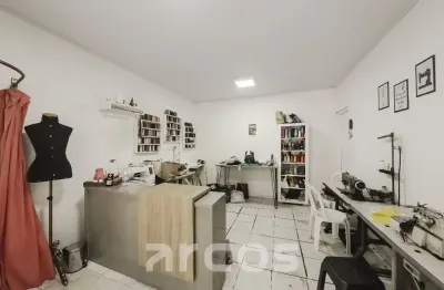 Casa com dois pontos comerciais na farolândia, 215m². ponto comercial no augusto franco