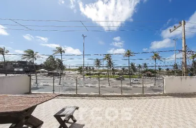 Casa frente-mar na orla de atalaia, 413m², piscina, varanda gourmet e 2 flats ideais para airbnb. localização nobre em aracaju.