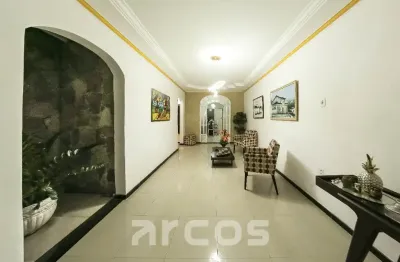 Casa ampla à venda na jabotiana com 5 quartos, 3 suítes e 2 vagas de garagem