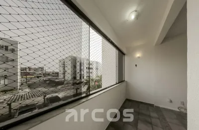Apartamento à venda no condomínio ilha bela com 3 quartos sendo 1 suíte, com dependência de serviço e móveis planejados