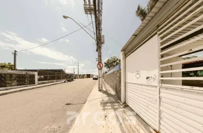 Casa na atalaia | terreno de 1.670m² e 750m² construídos, 2 pavimentos, 15 salas e 10 banheiros. ideal para clínica, escola ou comércio.