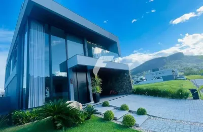 Casa alto padrão fundos lago no condomínio reserva da pedra.