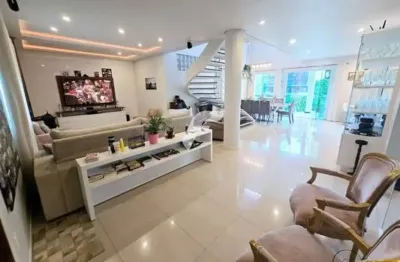Casa com 350m² privativos em condomínio sala com 3 ambientes e 1 suíte master no bairro trindade