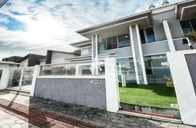 Casa 3 quartos  1 suíte e 205m² - 1 quadra praia - ingleses.