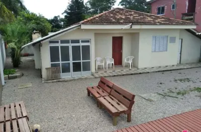 Casa com vista para o mar e estrutura para lazer e pescaria