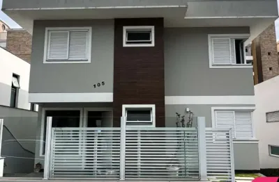 Casa com área gourmet, salão de festas com isolamento acústico e linda vista permanente para baía norte no joão paulo