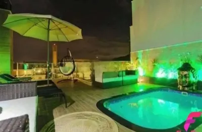 Cobertura totalmente mobiliada e decorada em condomínio com infra completa e frente mar no campeche florianópolis sc