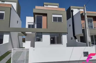 Linda casa de 3 dormitórios no balneário dos açores, com vista mar.