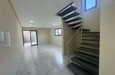 Casa nova com 3 dormitórios em ótima localização no campeche, florianópolis