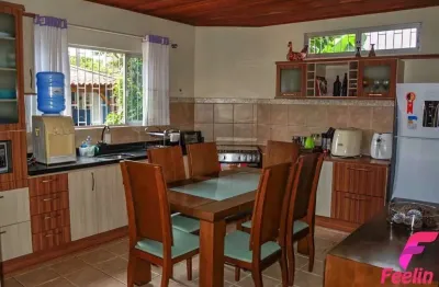 Casa aconchegante com 3 dormitórios e 180 m² no campeche