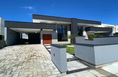 Casa com design moderno em ótima localização nos ingleses