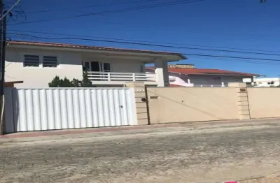 Casa com 3 dormitórios sendo 1 súite no centro palhoça