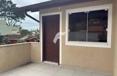 Apartamento 2 quartos disponivel para locação anual - armação do pântano do sul