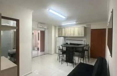 Apartamento mobiliado com 2 dormitórios sendo uma suíte com sacada em canas