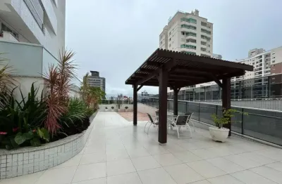 Apartamento mobiliado, com 2 dormitórios sendo 1 suíte e 3 vagas de garagem