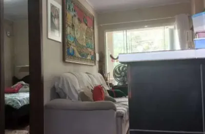 Casa + apartamento no segundo piso com 2 dormitórios próxima a  praia do moçambique em são joão do rio vermelho