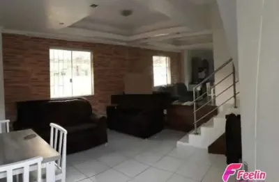 Duplex com 4 dormitórios (1 suíte), escritório e vista para praia e outras belezas naturais no bairro são joão do rio vermelho