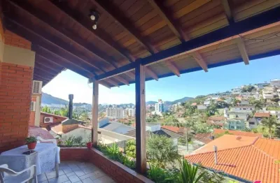 Casa com 4 dormitórios + escritório e linda vista livre no pantanal