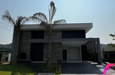 Casa com 03 dormitórios e 01 suite e  piscina em condomínio fechado -pedra branca -palhoça sc