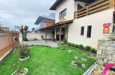 Casa com 5 quartos à venda na Rua Professor Américo Vespúcio Prates, 46, Carianos, Florianópolis