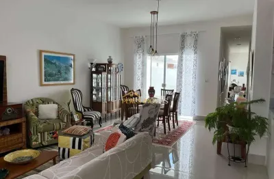 Casa com estilo e exclusividade 03 quartos no condominio mais procurado no cndminio vale dos cristais/ macaé - rj.