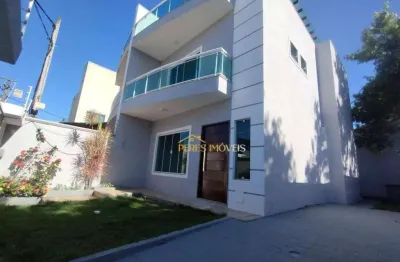 Maravilhosa casa triplex pertinho da lagoa de iriri