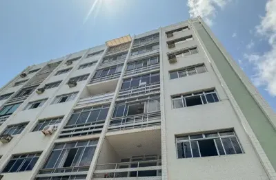 Apartamento com 130m2, 3 quartos sendo 1 suíte, 1 vaga de garagem