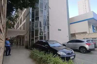 Sala com aproximadamente 30m2, estacionamento rotativo, jardim!