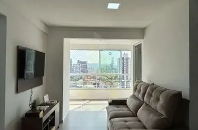 Vista privilegiada e lazer total em um apê de 2 quartos em itajaí
