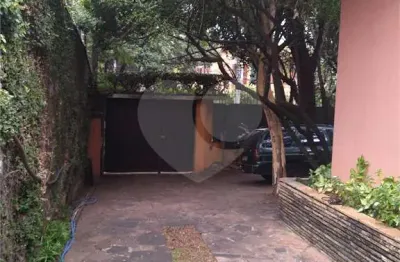 Casa com 3 quartos à venda na Rua Natingui, Vila Madalena, São Paulo