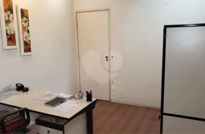 Sala comercial para alugar na Rua Itapicuru, Perdizes, São Paulo