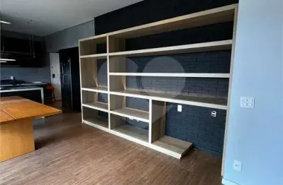 Apartamento com 3 quartos à venda em Alphaville Empresarial - SP