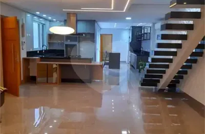 Casa com 4 quartos à venda na Rua Airosa Galvão, Água Branca, São Paulo