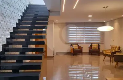 Casa com 4 quartos à venda na Rua Airosa Galvão, 41, Água Branca, São Paulo