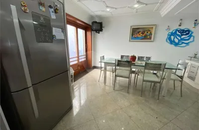 Casa com 4 quartos para alugar na Rua Tóquio, 515, Vila Metalúrgica, Santo André