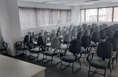 Sala comercial para alugar na Rua Galvão Bueno, Liberdade, São Paulo