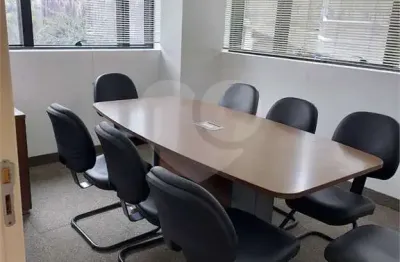 Sala comercial para alugar na Rua Galvão Bueno, Liberdade, São Paulo