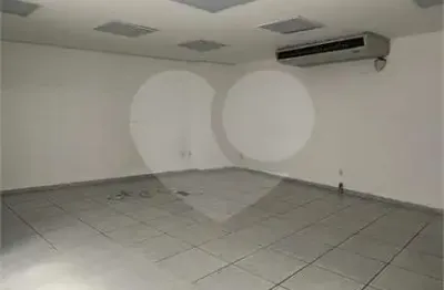 Ponto comercial para alugar na Praça Doutor João Mendes, Centro, São Paulo