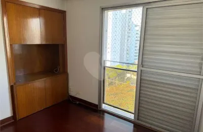 Apartamento com 3 quartos para alugar na Avenida Pavão, 700, Moema, São Paulo