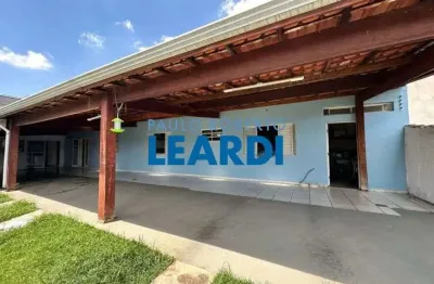 Casa com 3 quartos à venda na Rua dos Faveiros, Jardim dos Pinheiros, Atibaia