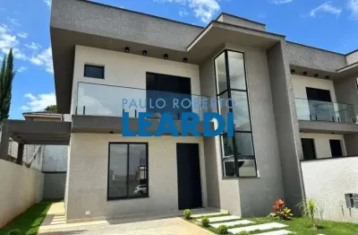Casa em condomínio fechado com 3 quartos para alugar na Rua Rubens Paiva, Vila Esperia ou Giglio, Atibaia