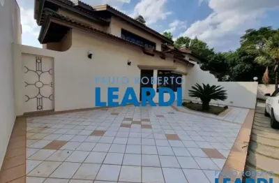 Casa em condomínio fechado com 3 quartos para alugar na Vila Santista, Atibaia 