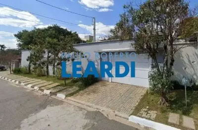 Casa com 3 quartos à venda na Vila Santista, Atibaia 