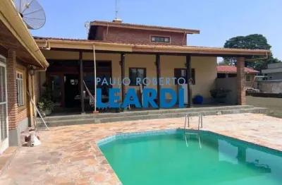 Casa com 6 quartos para alugar na Vila Petrópolis, Atibaia 