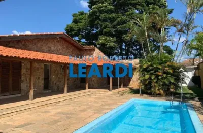 Casa com 6 quartos à venda na Vila Helena, Atibaia 
