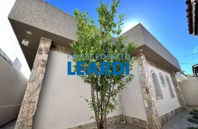 Casa com 3 quartos para alugar no Centro, Atibaia 