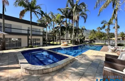 Casa em condomínio fechado com 5 quartos para alugar no Condomínio Flamboyant-B, Atibaia 
