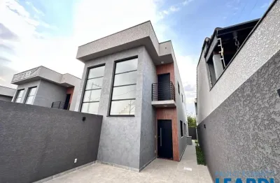 Sobrado disponível para locação a poucos passos da alameda lucas!